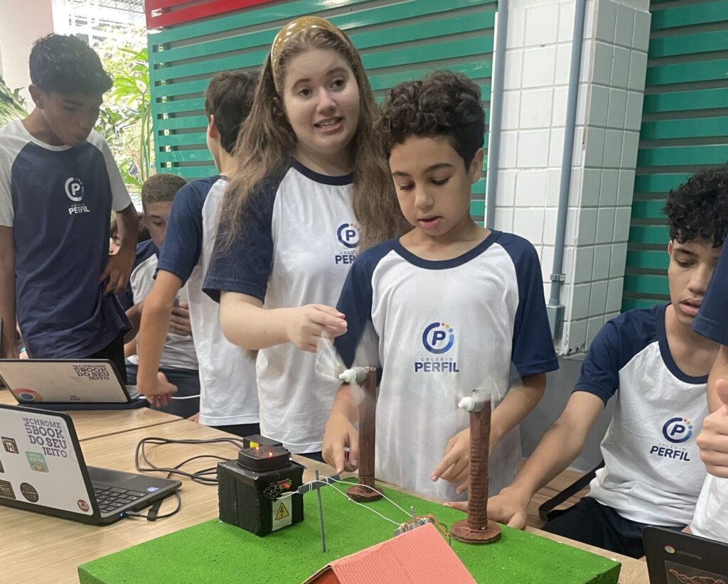 Descubra os projetos pedagógicos do Colégio Perfil e como eles desenvolvem habilidades essenciais para o século XXI, com foco em protagonismo, inovação, sustentabilidade e consciência social.